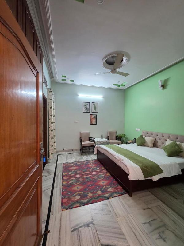 Lush Living Suite - image 4