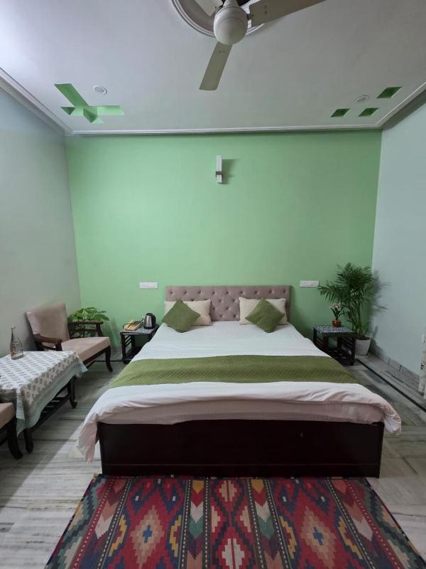 Lush Living Suite - image 2
