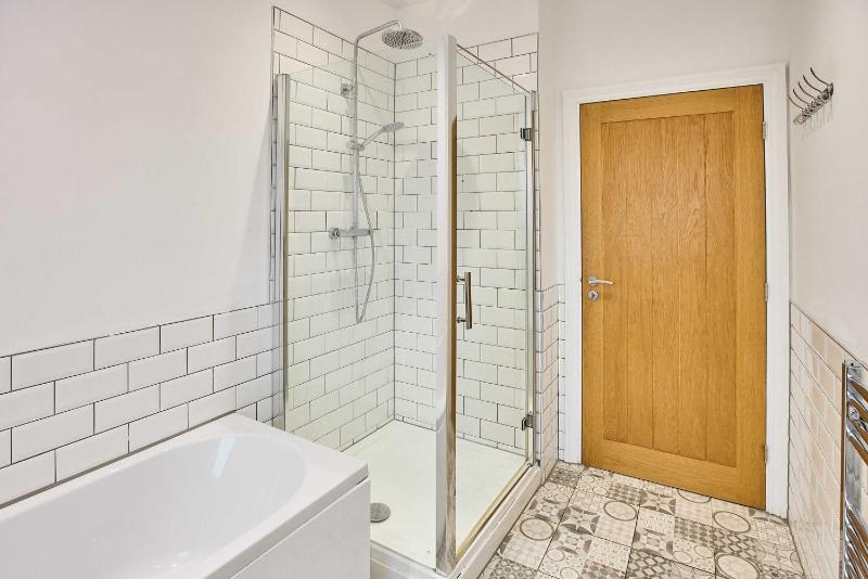 Host & Stay - Promenade Suite - image 26