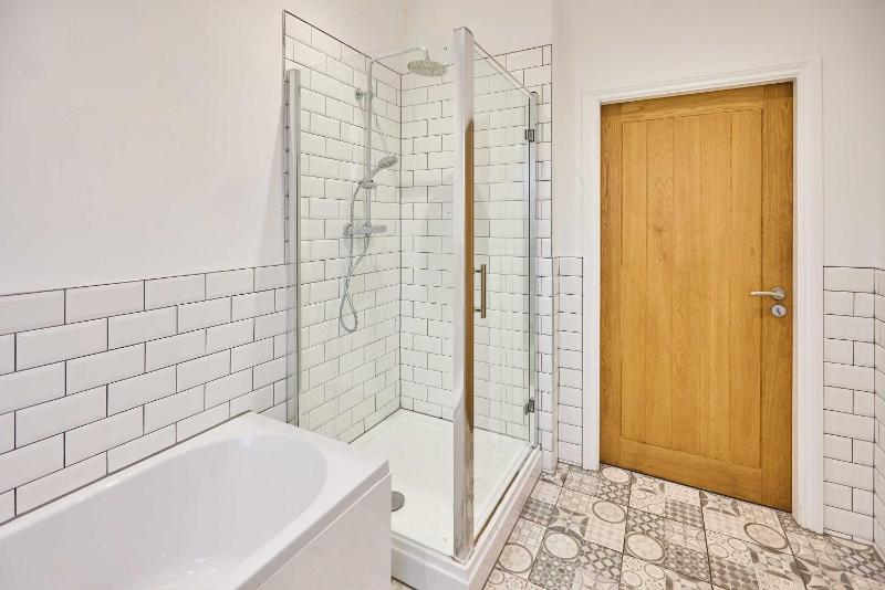 Host & Stay - Illumination Suite - image 23