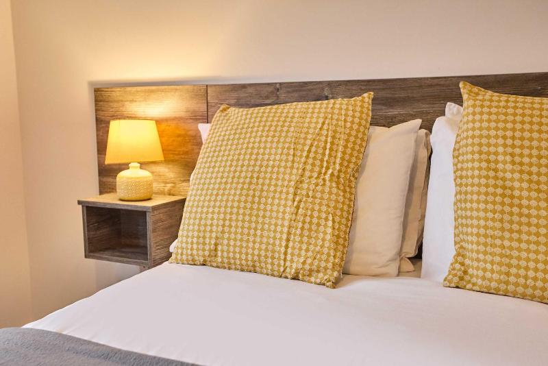 Host & Stay - Sandcastle Apartment - image 18