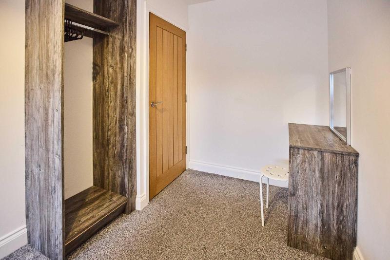 Host & Stay - Sandcastle Apartment - image 9
