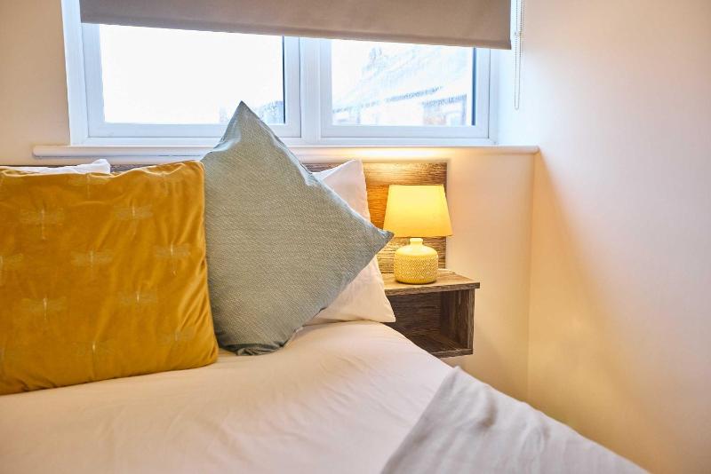 Host & Stay - Sandcastle Apartment - image 6