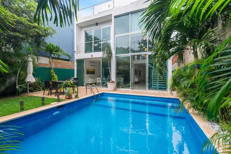 Casa Lula 5-BR Getaway in Riviera Maya - image 1