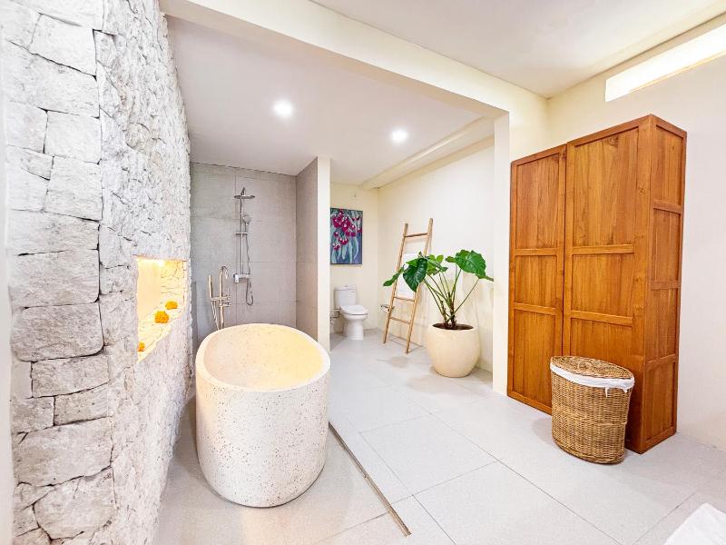 NEW 2BR Minica Villa in the heart of Kayu Aya Oberoi Seminyak walking distance to Beach Shops Restaurants - image 3