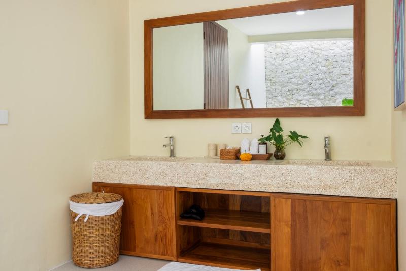 NEW 2BR Minica Villa in the heart of Kayu Aya Oberoi Seminyak walking distance to Beach Shops Restaurants - image 32