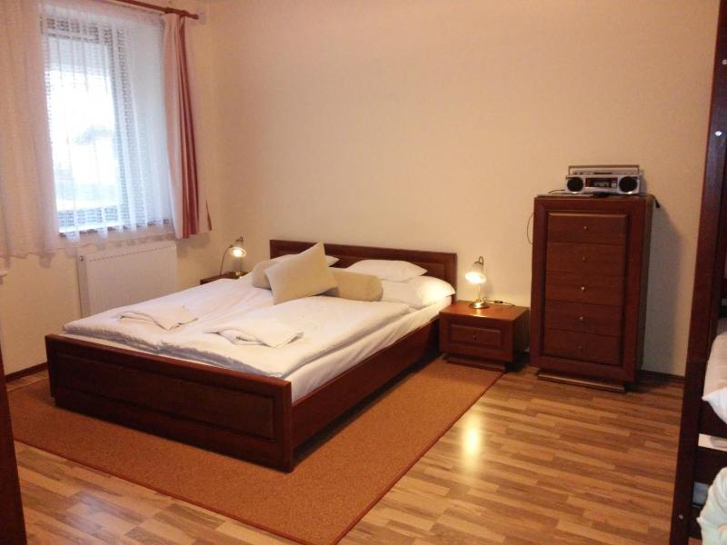 One-Bedroom Apartment image 4