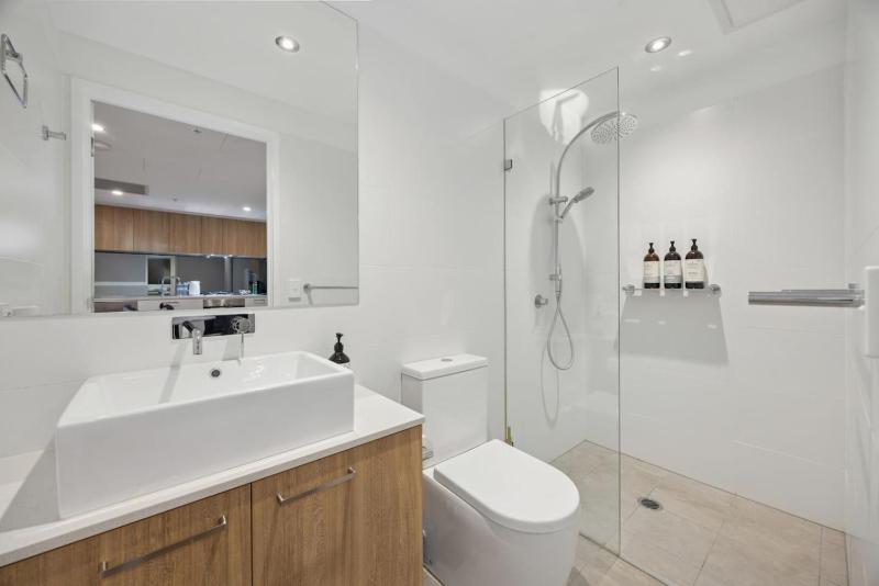 West Franklin 2BR Apartment - Pool & Gym & Parking - image 2