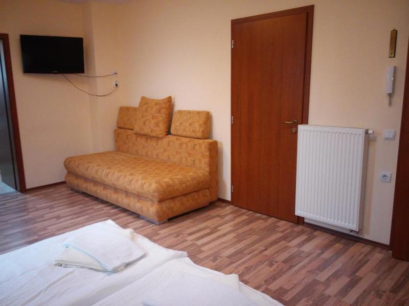 Economy Quadruple Room image 4