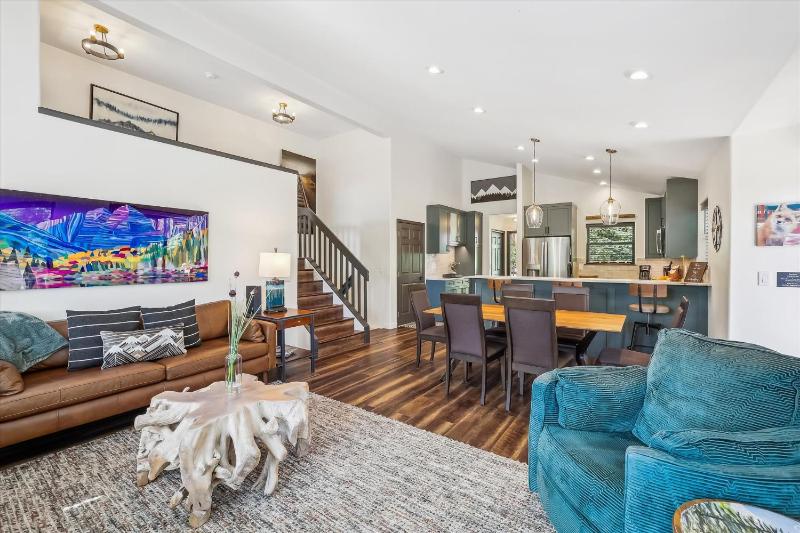 Above it All: Peak 8 Chalet Private Hot Tub & Fireplace Near Shuttle! - image 16