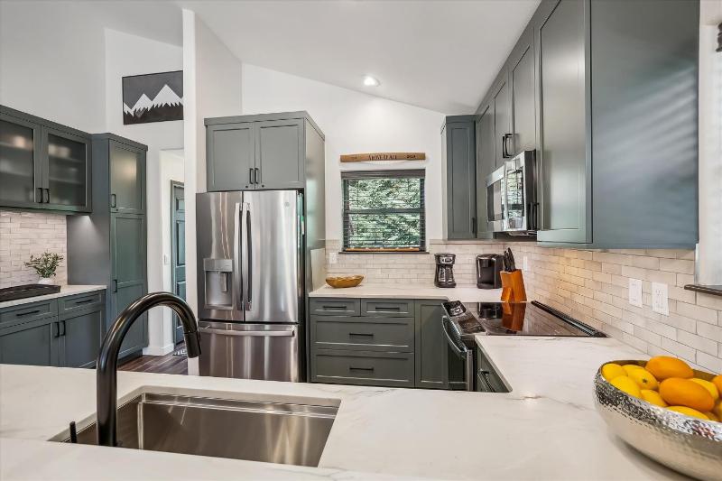 Above it All: Peak 8 Chalet Private Hot Tub & Fireplace Near Shuttle! - image 11