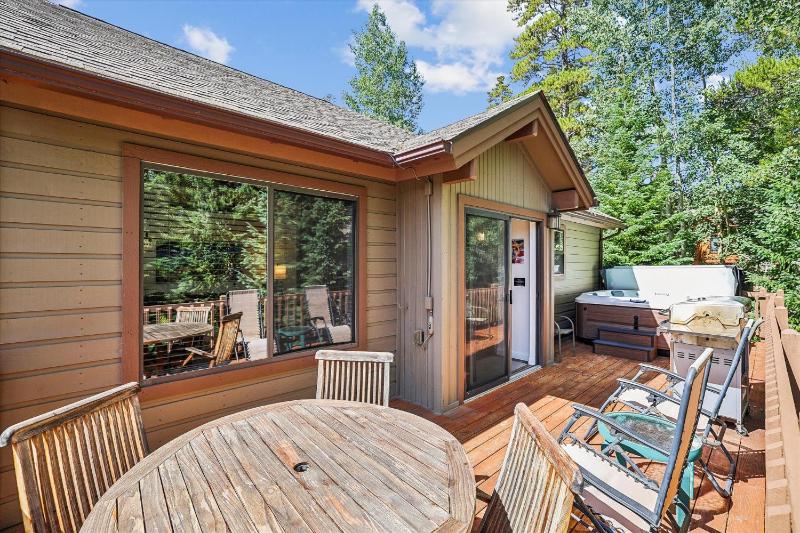 Above it All: Peak 8 Chalet Private Hot Tub & Fireplace Near Shuttle! - image 48