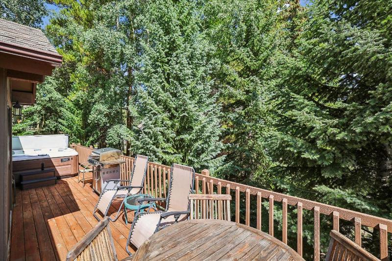 Above it All: Peak 8 Chalet Private Hot Tub & Fireplace Near Shuttle! - image 49