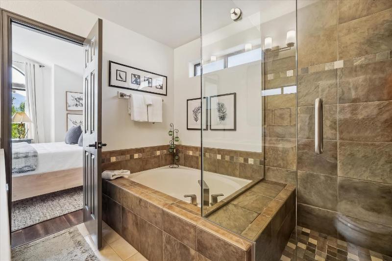Above it All: Peak 8 Chalet Private Hot Tub & Fireplace Near Shuttle! - image 10