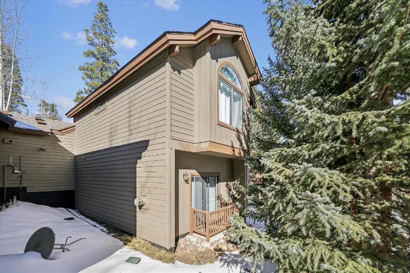 Above it All: Peak 8 Chalet Private Hot Tub & Fireplace Near Shuttle! - image 47