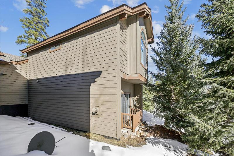 Above it All: Peak 8 Chalet Private Hot Tub & Fireplace Near Shuttle! - image 38