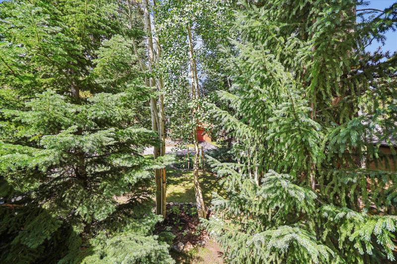 Above it All: Peak 8 Chalet Private Hot Tub & Fireplace Near Shuttle! - image 46