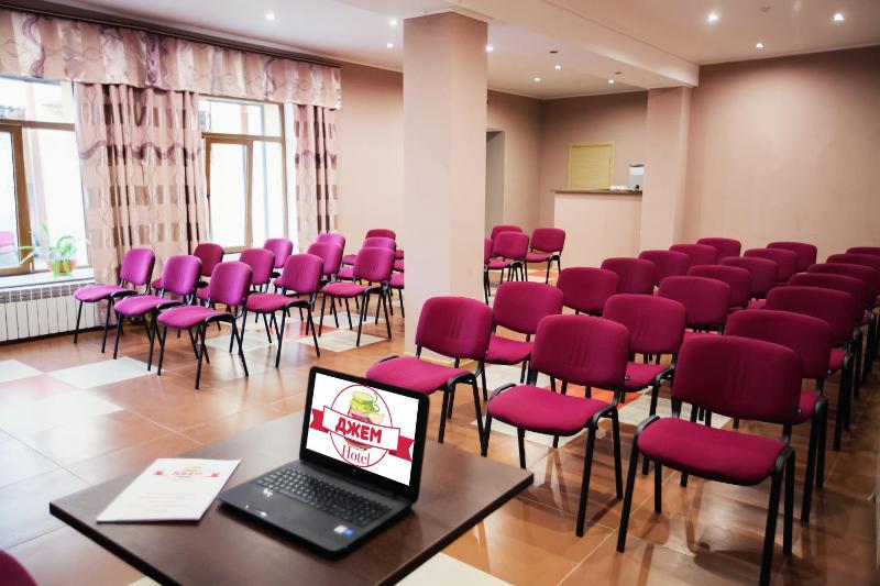 Lviv Central Jam Hotel - image 2