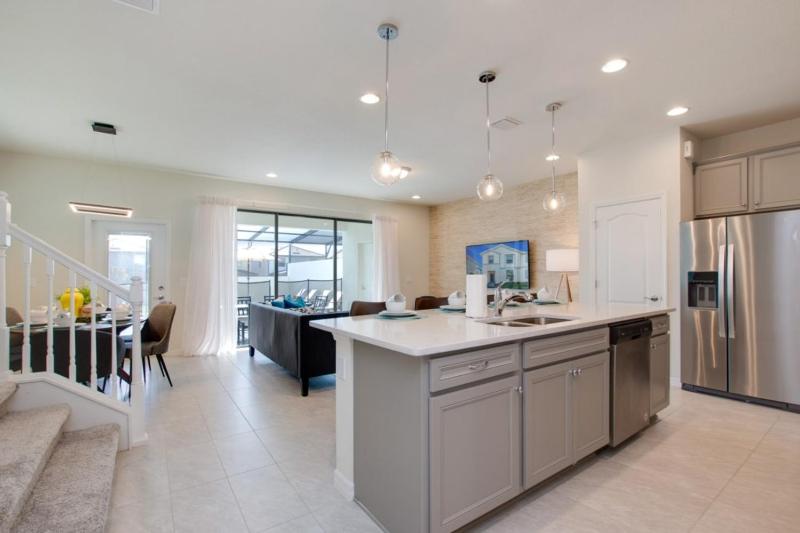 Beautiful 5 Bed Pool Home At Resort- No Resort Fee townhouse - image 44