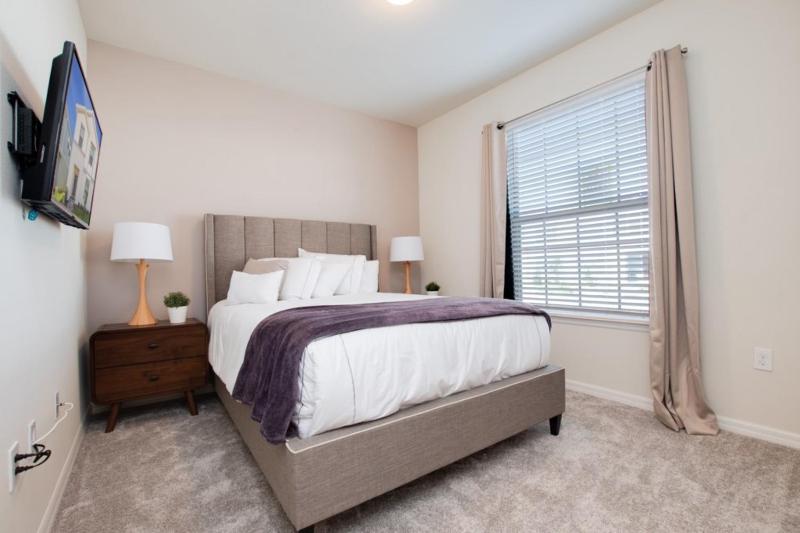 Beautiful 5 Bed Pool Home At Resort- No Resort Fee townhouse - image 45