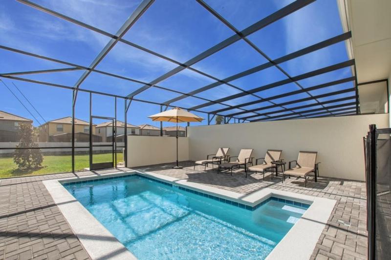 Beautiful 5 Bed Pool Home At Resort- No Resort Fee townhouse - image 48