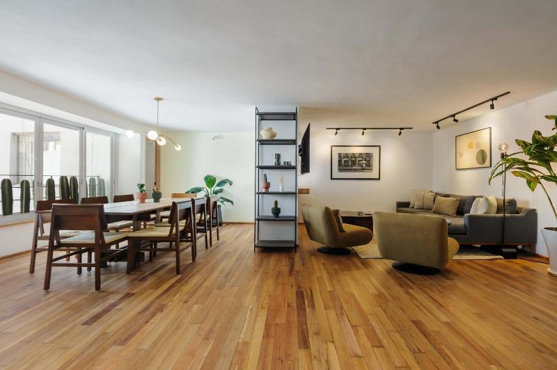 Amazing 4BR with Terrace & Jacuzzi in Juarez - image 1