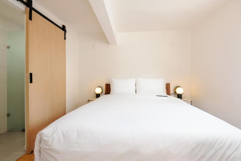 Amazing 4BR with Terrace & Jacuzzi in Juarez - image 10