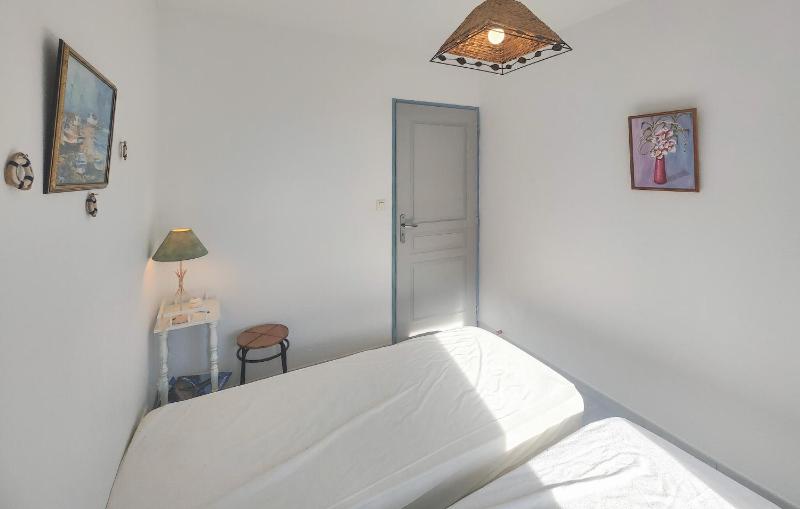2 Bedroom Lovely Apartment In Fleury D'aude - image 5