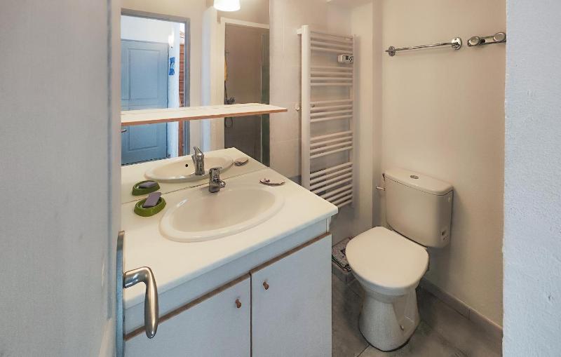 2 Bedroom Lovely Apartment In Fleury D'aude - image 19