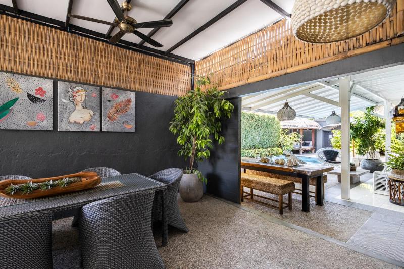 6BR Luxe Pool Villa Seminyak Group Escape - image 17