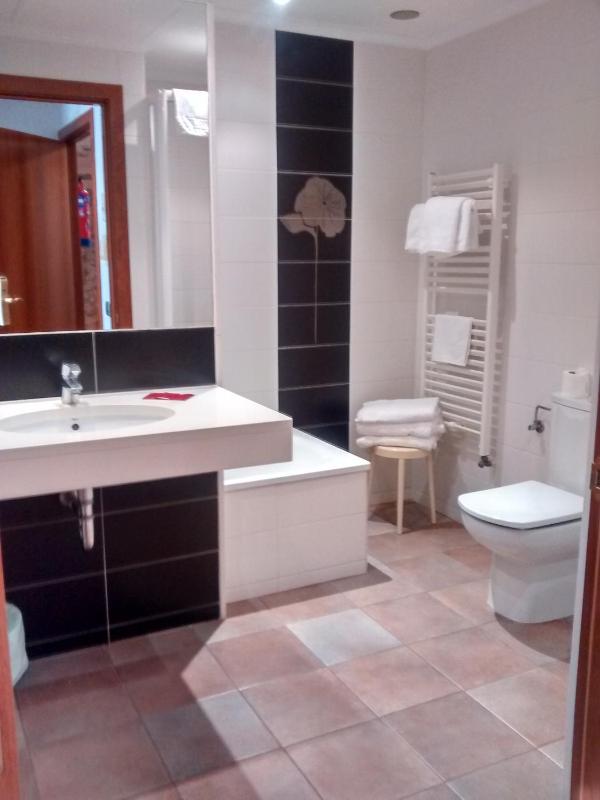 Triple Room (2 Adults + 1 Child) image 3