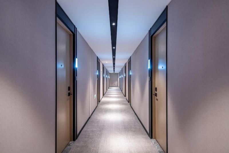 Crystal Orange Hotel Beijing GuoMao Heshenghui Branch - image 3