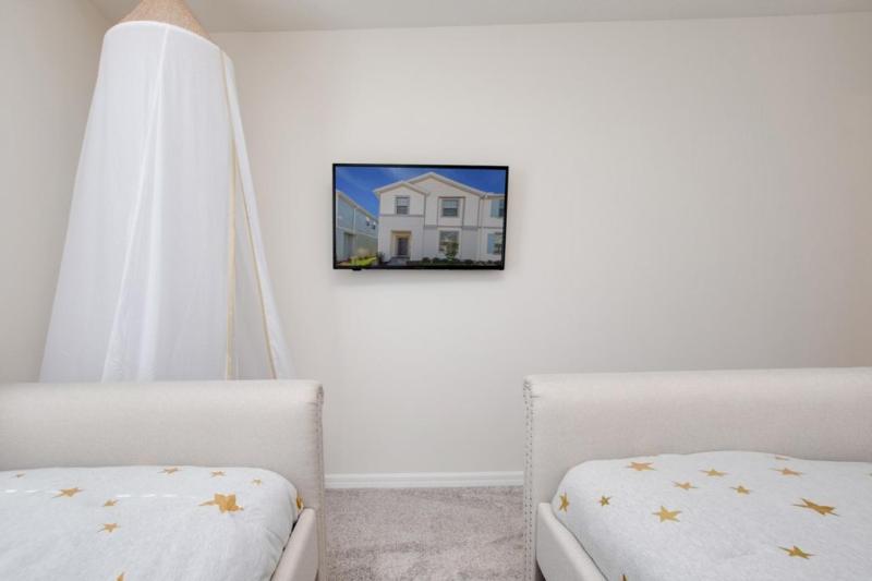 Beautiful 5 Bed Pool Home At Resort- No Resort Fee townhouse - image 49
