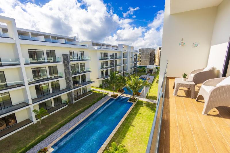 Stylish 1BR Apartment Near Bávaro Beach Pool View - image 4