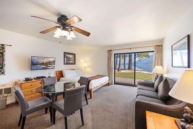 Cozy King Studio w/Lake View #145 at Donner Lake Village - image 6