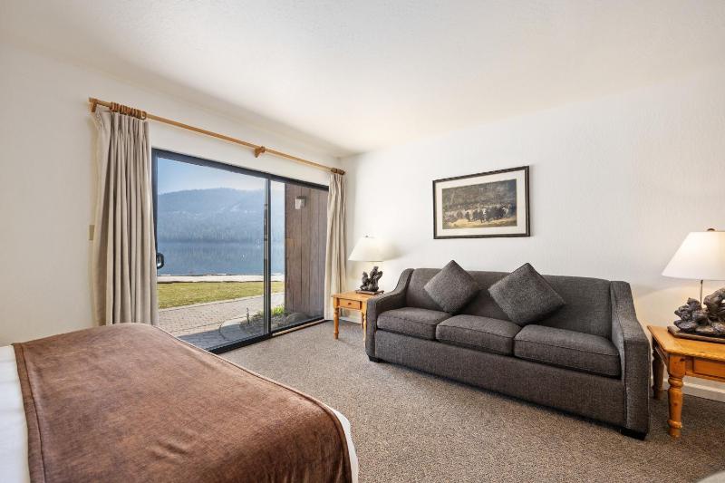 Cozy King Studio w/Lake View #145 at Donner Lake Village - image 12