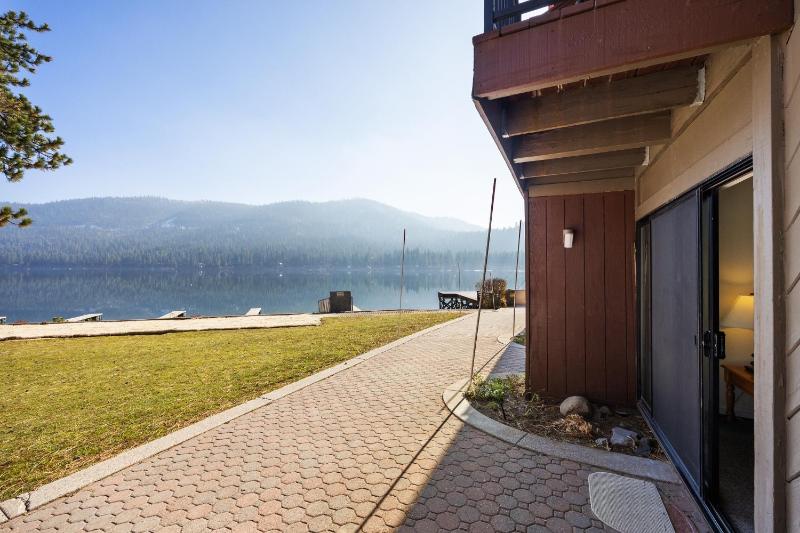 Cozy King Studio w/Lake View #145 at Donner Lake Village - image 14