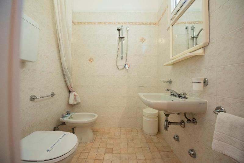 Quadruple Room image 3
