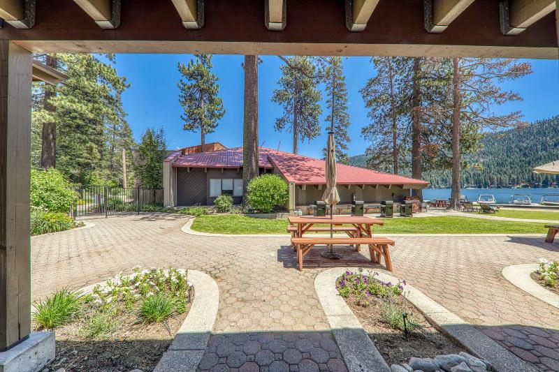 Cozy Studio #226 at Donner Lake Village - image 9