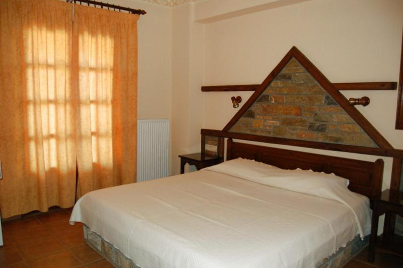 Double Room image 3