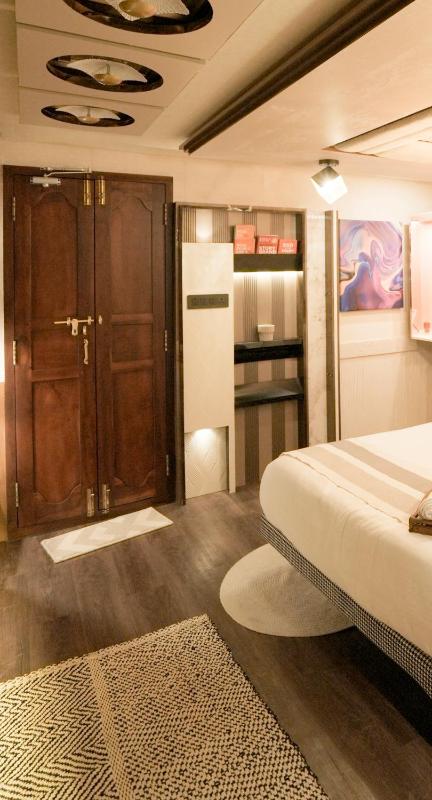 PRIVATE LUXURY HOUSEBOAT CRUISE IN kerala backwater - image 9