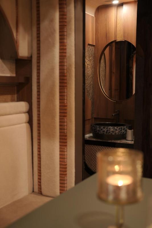 PRIVATE LUXURY HOUSEBOAT CRUISE IN kerala backwater - image 3