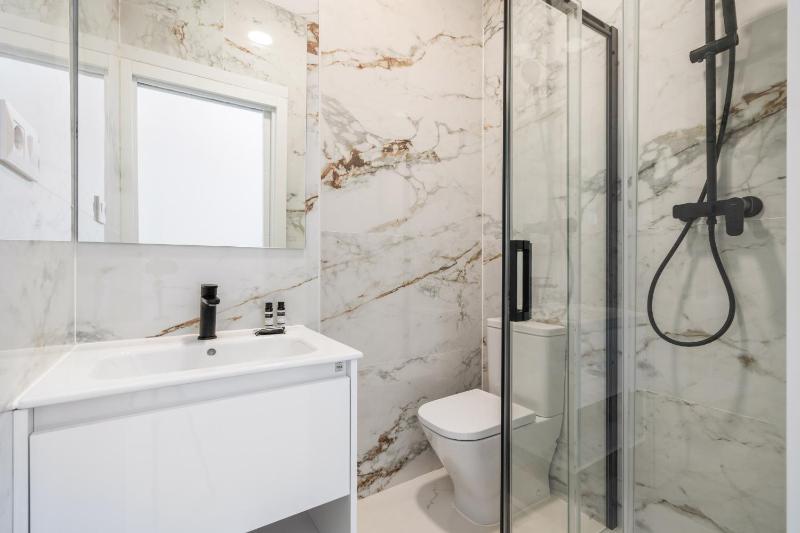 Moderno Apartamento Recien Reformado para 4 personas Alquiler Temporal - image 3