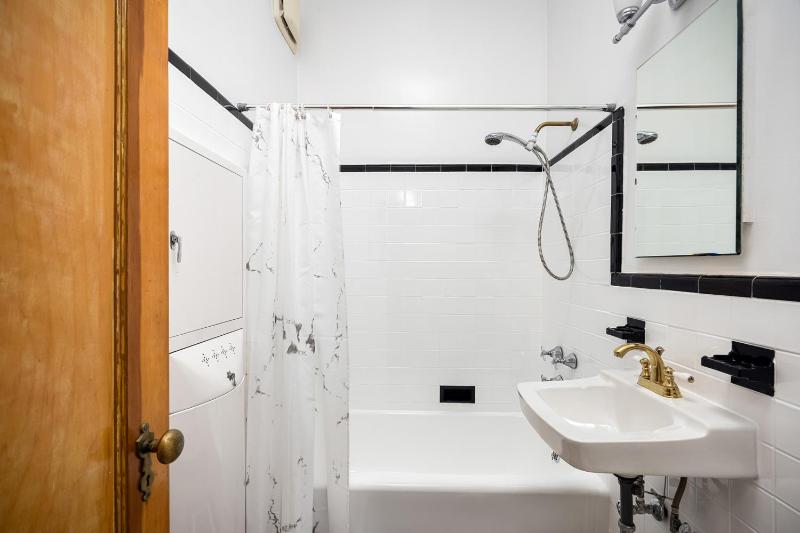 Bright and Comfy Studio in NYC - image 11