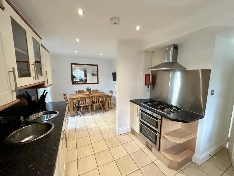 The Blue House - Godolphin - Large Spacious Home - image 2