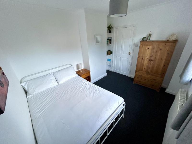 The Blue House - Godolphin - Large Spacious Home - image 5