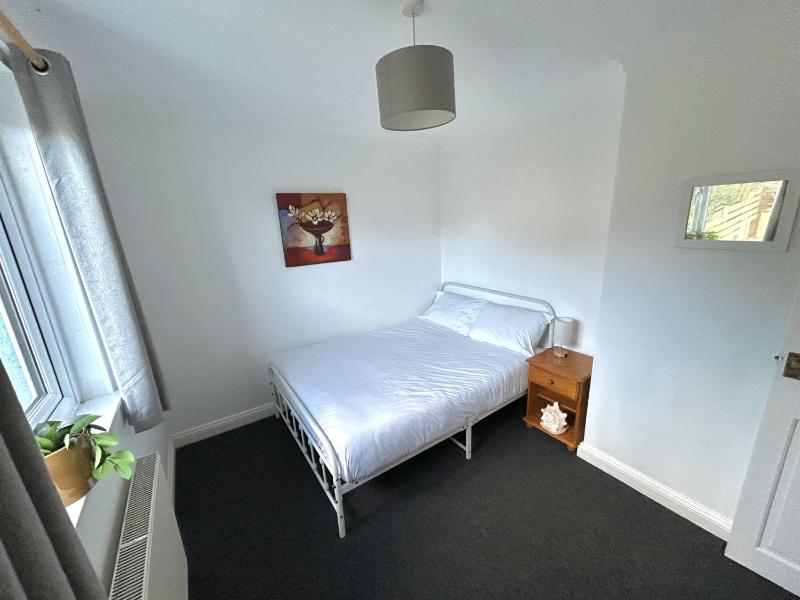 The Blue House - Godolphin - Large Spacious Home - image 4