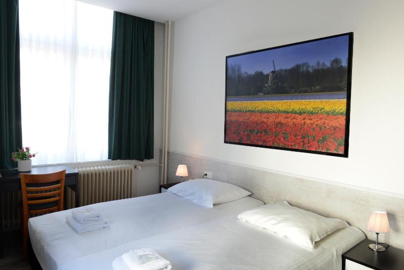 Standard Double or Twin Room image 2