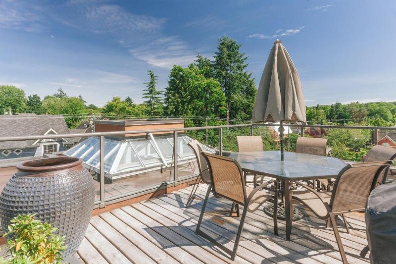 Private Penthouse Beside Beach with Rooftop Patio - image 3