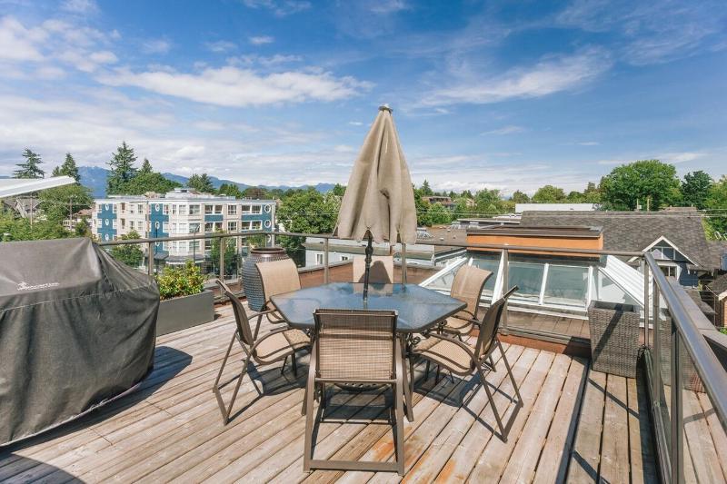 Private Penthouse Beside Beach with Rooftop Patio - image 16